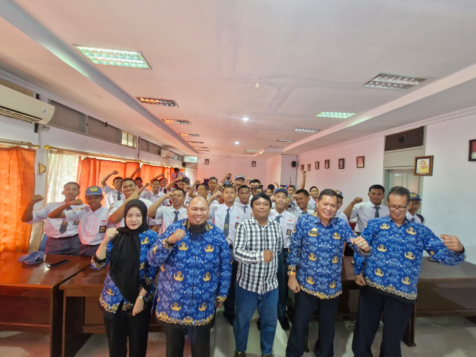 Bawaslu Kota Makassar Sosialisasikan Pemutakhiran Data Pemilih Berkelanjutan di SMK Negeri 10 Makassar