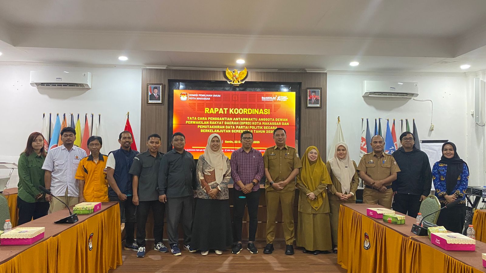 Anggota Bawaslu Kota Makassar menghadiri Rapat Koordinasi Tata Cara Penggantian Antar Waktu (PAW) Anggota Dewan Perwakilan Rakyat Daerah (DPRD) Kota Makassar serta Pemutakhiran Data Partai Politik Secara Berkelanjutan Semester II Tahun 2025. 