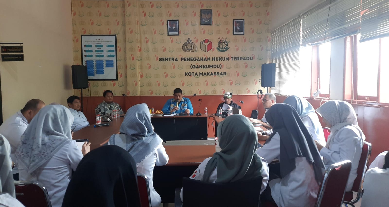 Bawaslu Kota Makassar menggelar rapat rutin bertempat di Ruangan Media Center Bawaslu Kota Makassar, Jl. Letjen Hertasning No. 11 Makassar