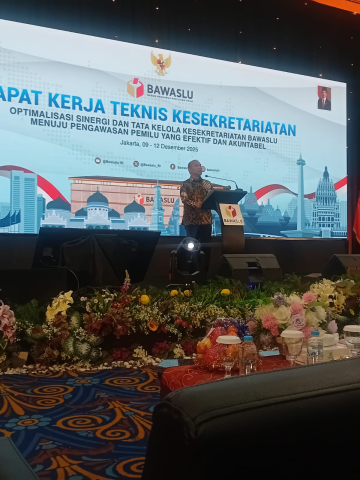 Sekretaris Jenderal Bawaslu Ferdinand Eskol Tiar Sirait membuka acara Rapat Kerja Teknis (Rakernis) Kesekretariatan Bawaslu 