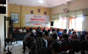 Ketua Bawaslu Provinsi memberikan sambutan dan arahan pada kegiatan penguatan kelembagaan dengan tema “Optimalisasi Peran Stakeholder Pengawasan Partisipatif Menuju Penguatan Kelembagaan Penyelenggara Pengawas Pemilu,” 