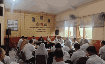 Suasana Rapat Evaluasi Pemutakhiran Data Pemilih (PDPB) dikantor Bawaslu Kota Makassar, Jl. Hertasning No. 11 Makassar