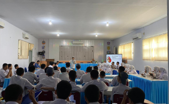 Bawaslu Kota Makassar melaksanakan kegiatan Sosialisasi Pengawasan Partisipatif bagi Pelajar di SMK Negeri 3 Makassar