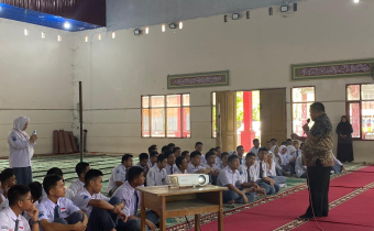 Bawaslu Kota Makassar melaksanakan kegiatan Bawaslu Goes To Scholl di SMKNN 2 Makassar