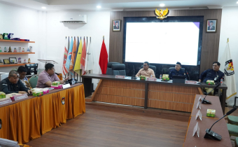 Ketua dan Anggota Bawaslu Kota Makassar menghadiri kegiatan Rapat Evaluasi Pemutakhiran Data Pemilih Berkelanjutan (PDPB) Tahun 2025 dikantor KPU Kota Makassar, Jl. Perumnas Antang Raya No. 2 A Makassar