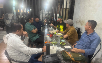 Obrolan Demokrasi di Cafe Van Djoel Jalan Hertasning Makassar, diskusi gagasan  tentang masa depan demokrasi dan Pilkada di Kota Makassar.